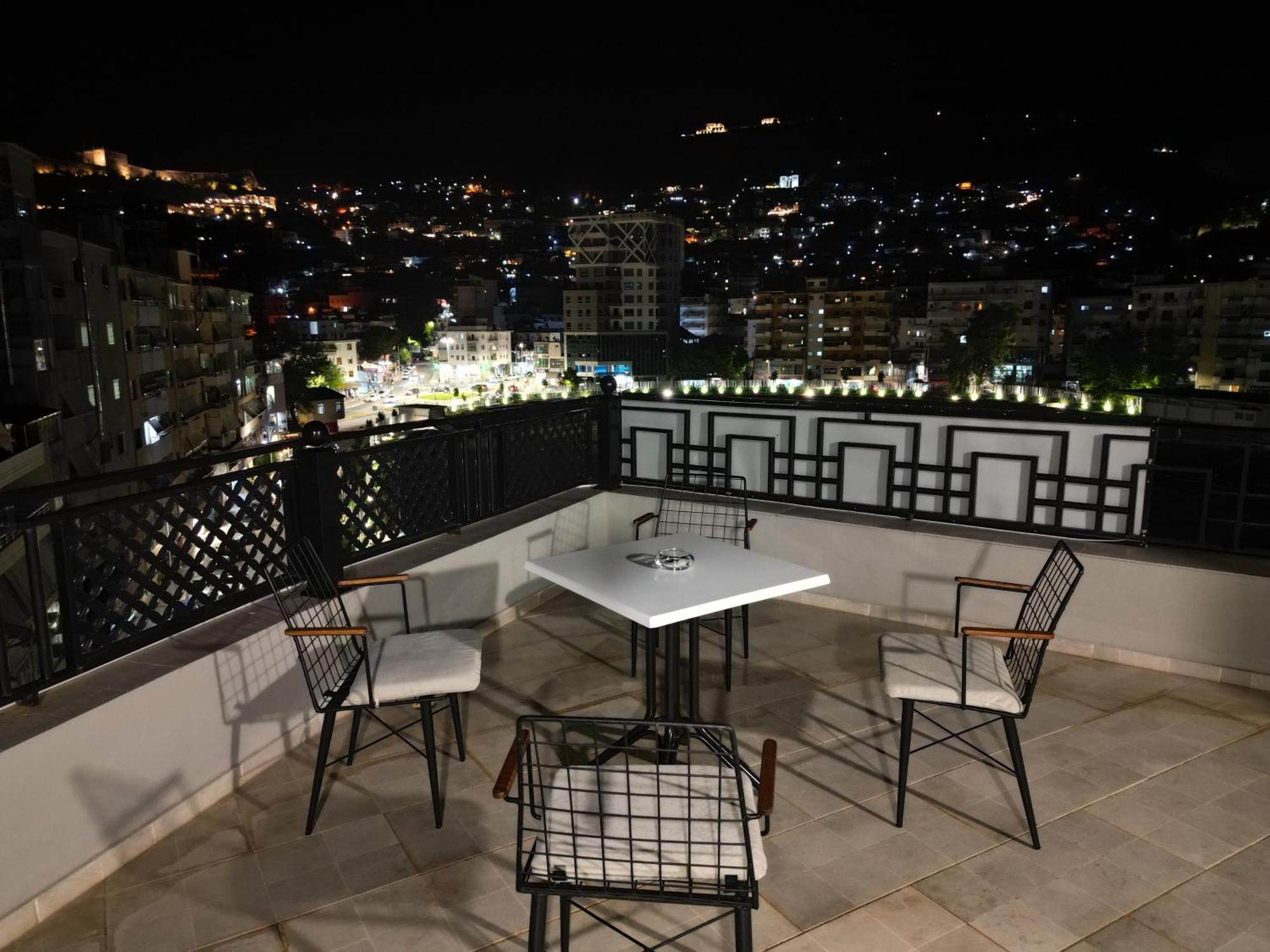 Rs Skendo Apartments Gjirokastër Exteriör bild